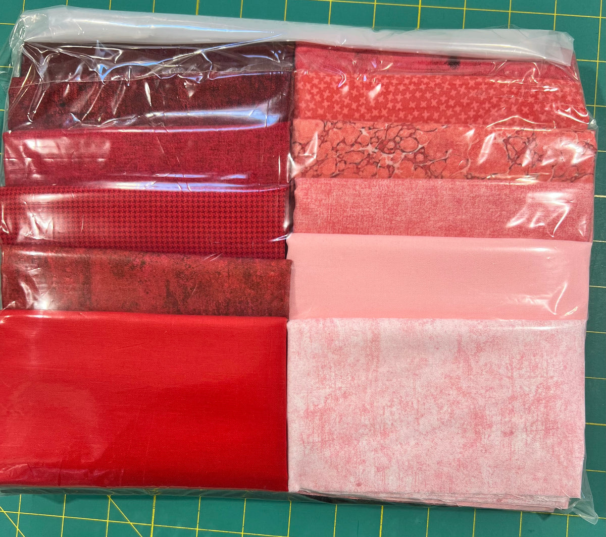 Quilt Kit: Crimson Christmas